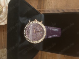 SWAROWSKI Chrono Uhr, Schweizer Produktion, mit Lederarmband in Violett & Goldfarbenem Finish