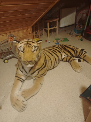 Verkaufe Plüsch-Tiger lebensecht und lebensgroß