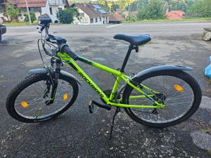 Jungen Fahrrad