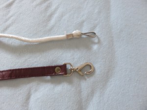  Bänder mit Karabiner zu verschenken 