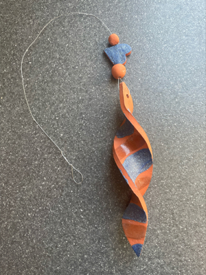 Hängende Deko, Fensterdeko, Spirale aus Ton, blau, Handmade