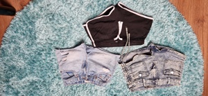 3 Shorts Gr. S, eine Levis