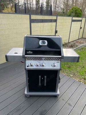 Napoleon Gasgrill Roque 425 mit Sizzelzone