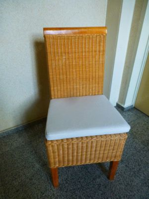 4 hochwertige elegante Rattan Stühle (Hochlehner) mit Sitzkissen und Massivholz-Gestell