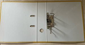 Diverse stabile Ordner für Büro und Unterricht Bild 2