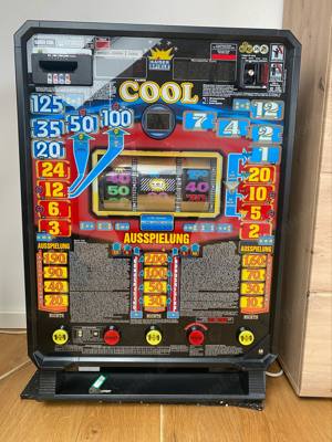 Spielautomat Geldspielautomat COOL