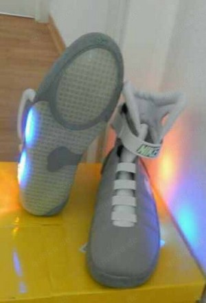 Nike Air Mag back to the future EU 46 US 12 UK 11 glow in the dark