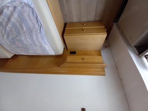 Schlafzimmer mit Kleiderschrank für Dachschräge