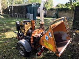 Holzhäcksler, Shredder, Buschhacker, Häcksler - bis 140mm - 25 PS Dieselmotor