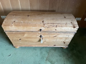 alte große Truhe Antiquitäten old Deko Stauraum Villa