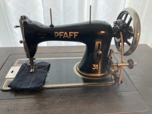 Pfaff Nähmaschine mit Tisch