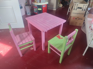 Ikea Kinder Tisch und 2 Stühle 