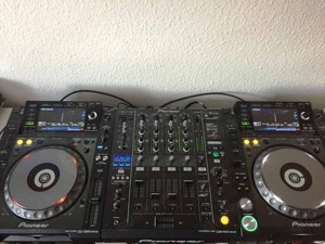 Pioneer DJ Set CDJ-2000NXS und DJM-900NXS Herstellungsdatum 052015 SCHNÄPPCHEN