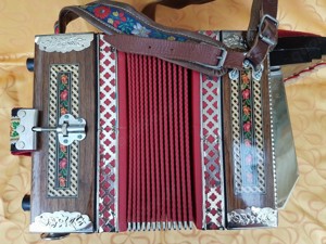 Wunderschöne Steirische Harmonika E-A-D-G Akkordeon mit Rechnung 94  und Koffer