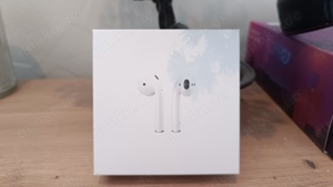 Airpods 2. Generation mit Wireless Charging Case 