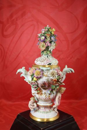 Meissen, Schwertermarke, Potpourri Vase, Deckelvase, 1. Wahl, reich mit Putten u