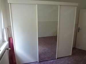 Schiebetüren Kleiderschrank weiß, mittig Spiegel, B 220 cm  H 220 cm  T 60 cm