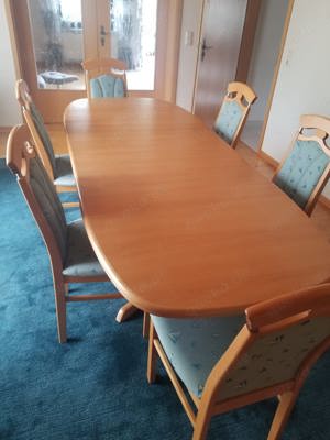 komplettes Esszimmer zu verkaufen: 6 Stühle, 1 Tisch (ausziehbar), Vitrine und Sideboard