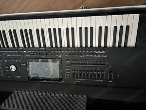 Korg PA5 x 76