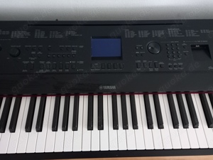 Keyboard & Hocker von Yamaha 
