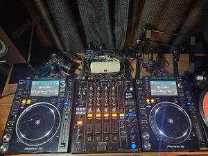 Pioneer CDJ 2000 NXS2 + DJM 900 NXS2 Setup + Staubschutzhüllen