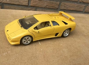 Burago Lamborghini Diablo  (1990) 1 :18 diecast model car