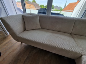 Schönes weißes Cordsofa