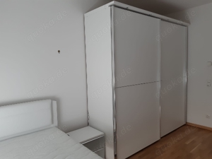 Komplettes Neues Schlafzimmer in weiss mit Glasfront uvm. - wie neu!