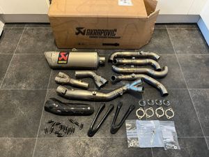 Akrapovic R&D Honda CBR1000RR Volltitan BSB Rennsystem