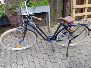 Damenfahrrad mit Korb von der Marke Elops