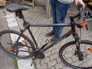 Herrenmountainbike von der Marke KTM