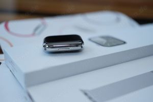 Brandneu Apple Watch Serie 9 45 mm Edelstahl silber Mailänder Schleife