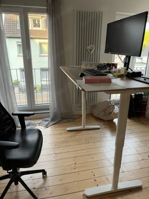 Schreibtisch und Schreibtischstuhl höhenverstellbar IKEA "Bekant" und "Järvflället"