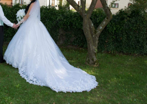 Hochzeitskleid mit Schleppe in 40-42