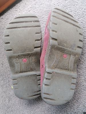 Abgerockte Flip Flops mit Fußabdruck Bild 2