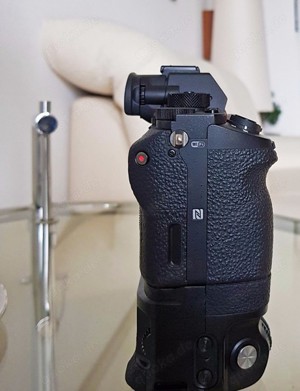 Sony Alpha A7R2 ILCE-7RM2 42,4 MP mit Batteriegriff Bild 2