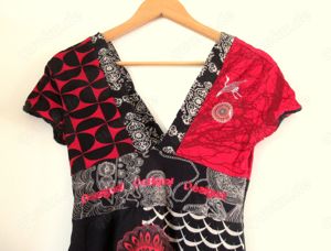 schwarz rotes Desigual Kleid mit V-Ausschnitt Größe S  Bild 2