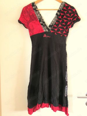 schwarz rotes Desigual Kleid mit V-Ausschnitt Größe S  Bild 3