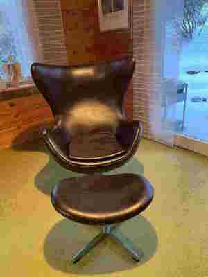 Egg chair (Nachbildung) mit Fußteil, braunes Leder , gebraucht wie neu Möbel Sofas & Sessel