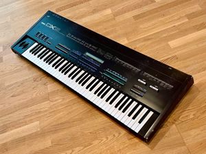 Yamaha DX5 Keyboard mit orig. Manuals + Flightcase, 1985