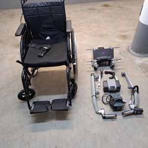 Rollstuhl (Invacare3NG) mit e-Schiebehilfe (Viamobil 25V)