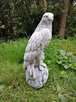 Deko Steinfigur Adler auf Felsen 50cm Gartenfigur
