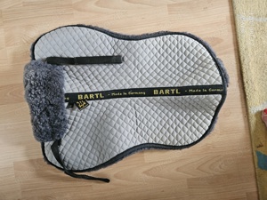 FAST NEU  Bartl Echt Lammfell Sattelkissen "CLASSIC PRO"