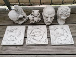 Garten Deko Steinfiguren ab 10  Fussball Totenkopf Zodiak Zeichen Katzen