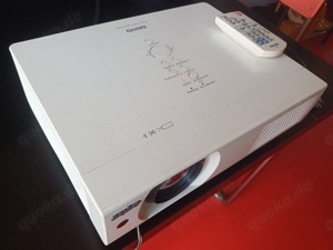 Sanyo XGA Projector mit Fernbedienung und Deckenhalterung