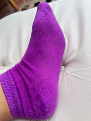 Socken violett , 2 Tage beim Sport getragen , duftend         Bild 2