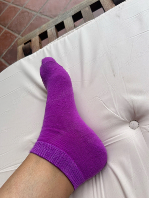 Socken violett , 2 Tage beim Sport getragen , duftend         Bild 3