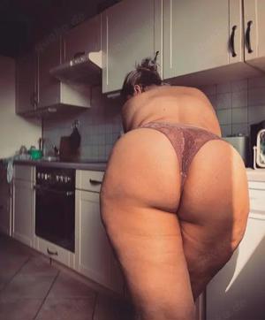 Heiße Hausfrau     (Bilder und Videos   )