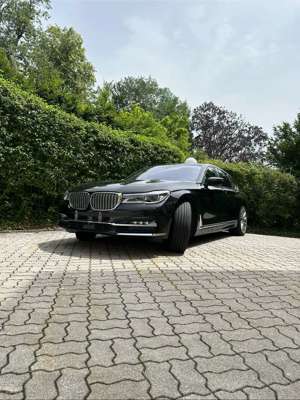 BMW 750 i xDrive Ind. *Service-Inclusiv*AHK*Massage*8-fach