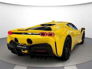 Ferrari SF90 Stradale CARBON*GIALLO TRIPLO STRATO Bild 3